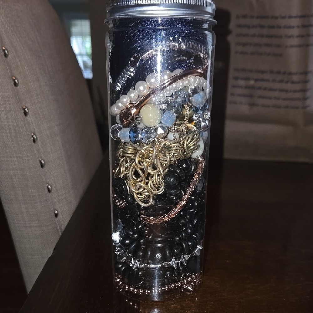 MYSTERY JEWELRY .  JAR 2